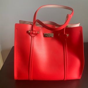 Hot pink NWOT Kate Spade handbag with detachable shoulder strap.